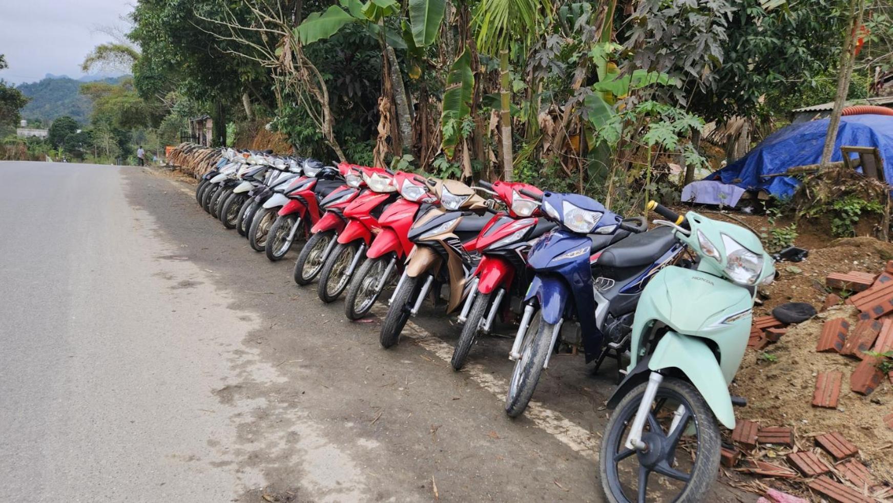 Dong Que Homestay-Tours-Motorbike, Car Rental, Hiking Ha Giang Eksteriør bilde